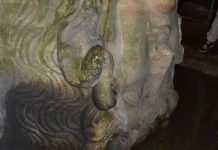 Vakif Hans and Yeni Mosque Hunkar Kasri